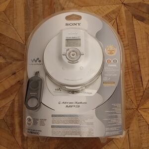 New Sony Discman D-NE500 Portable CD Player Remote Headphones Case MP3 Sealed